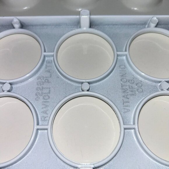 Vitantonio 10 Hole Large 2 1/2” Ravioli Maker Model 2383 Made In USA - Picture 5 of 6